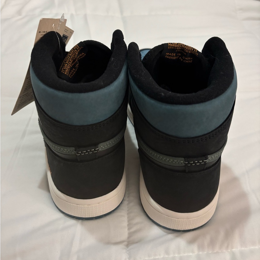 Jordan Air 1 GORE-TEX Black and Teal Sneakers - Picture 7 of 7